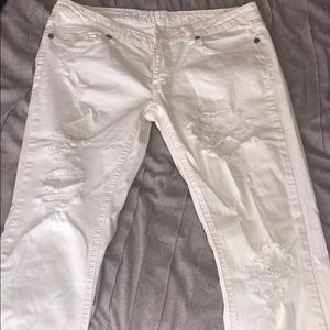 ✨Distressed White Machine Skinny Jeans✨